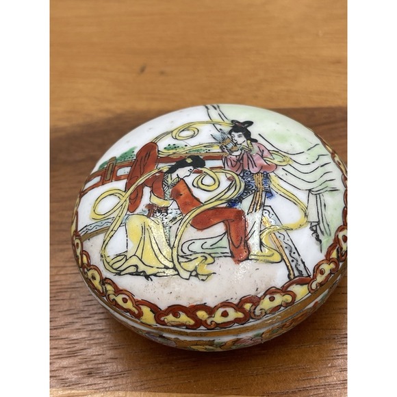 Other - VNTG Chinese‎ Famille Porcelain Trinket Box 2.75" Across 1.5" Tall